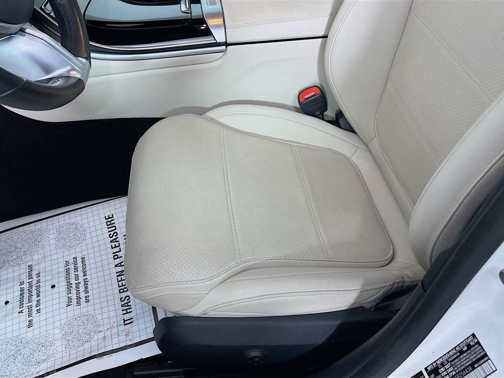 Used 2025 Mercedes-Benz C 300 Sedan image 20