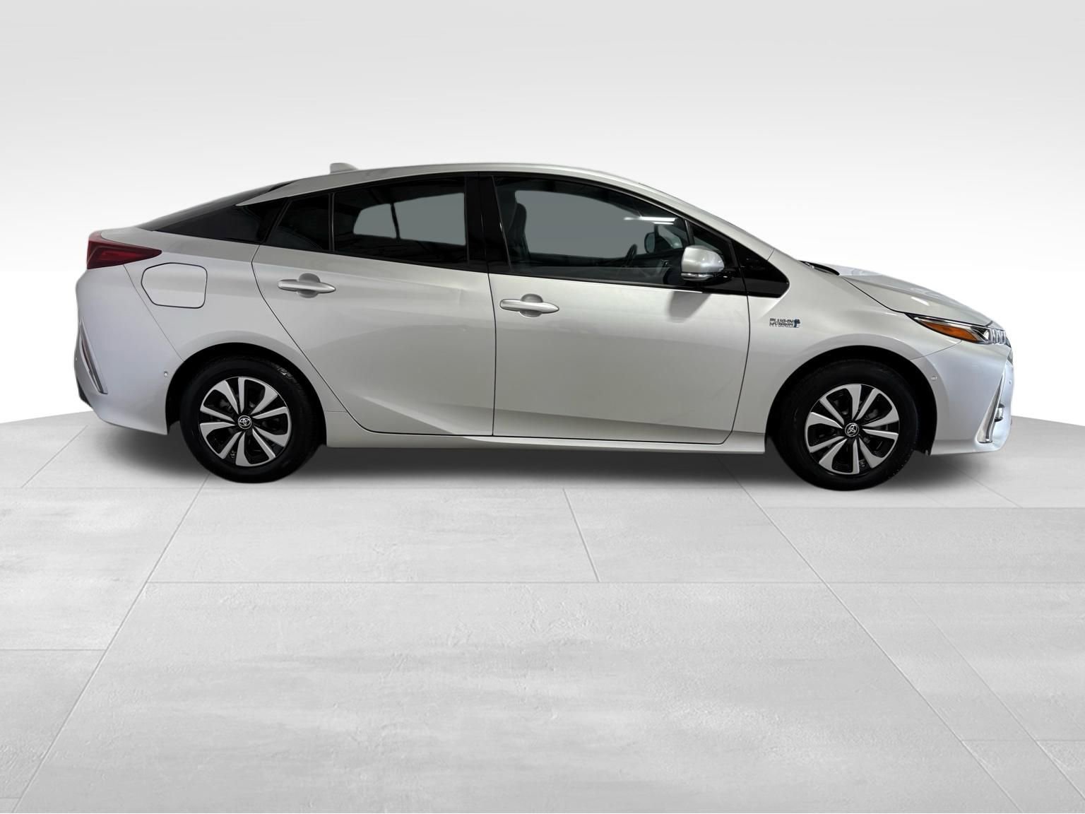 Used 2018 Toyota Prius Prime Advanced FWD image 4