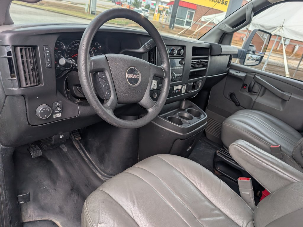 Used 2018 GMC Savana 3500 Extended w/ Driver Convenience Package RWD image 10