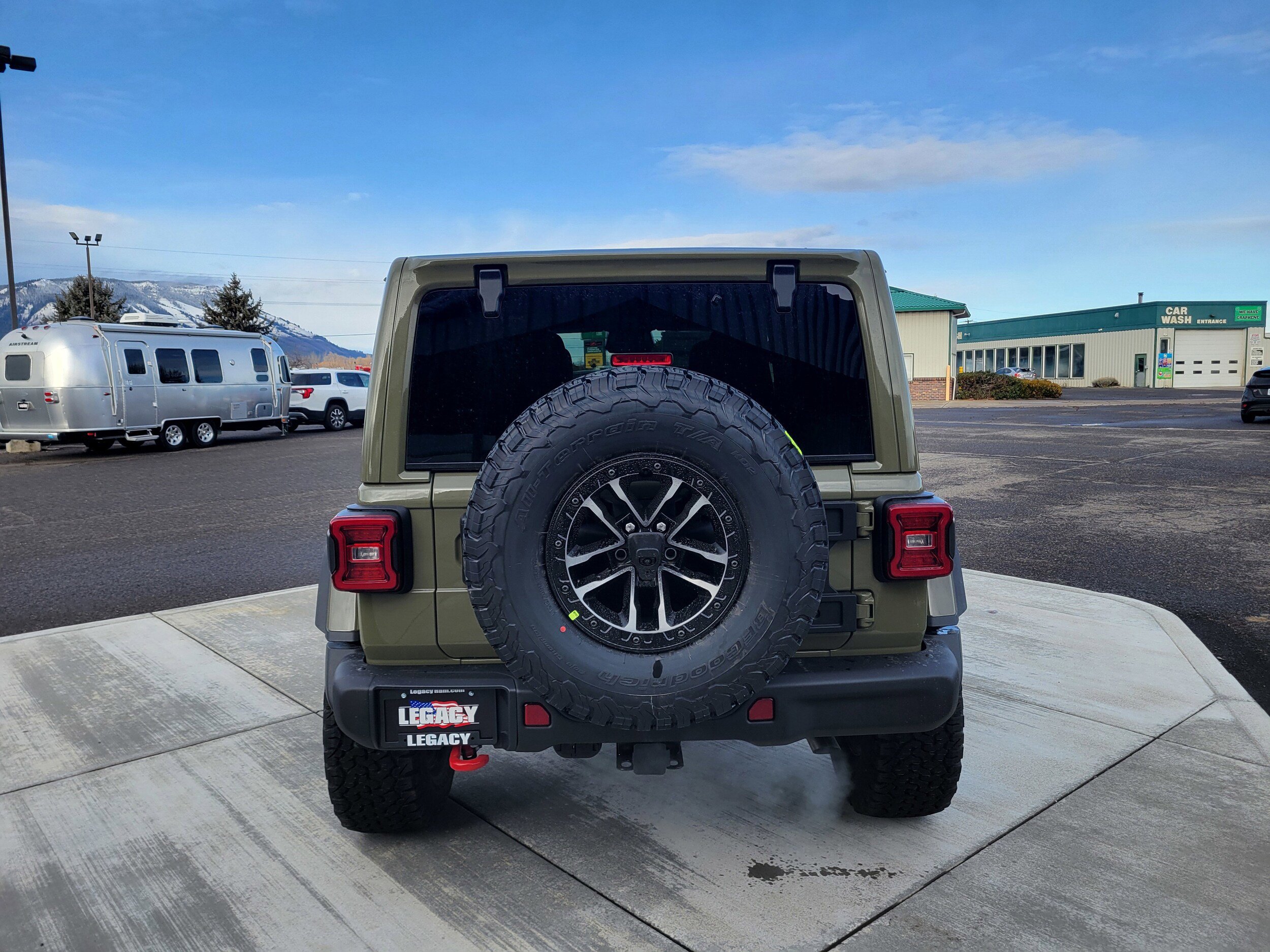 New 2026 Jeep Wrangler Unlimited Rubicon w/ Xtreme 35 Tire Package image 4
