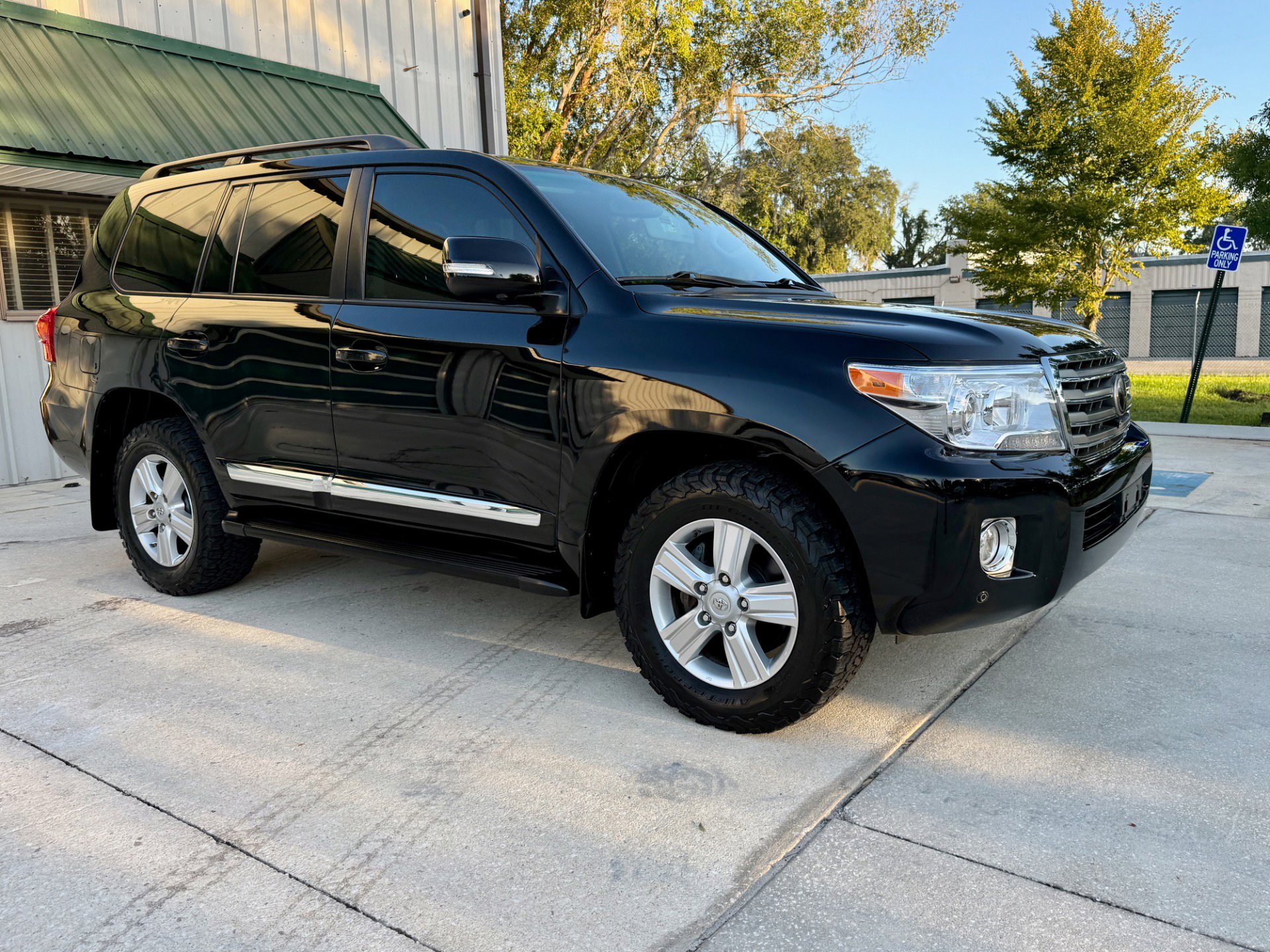 Used 2013 Toyota Land Cruiser image 5