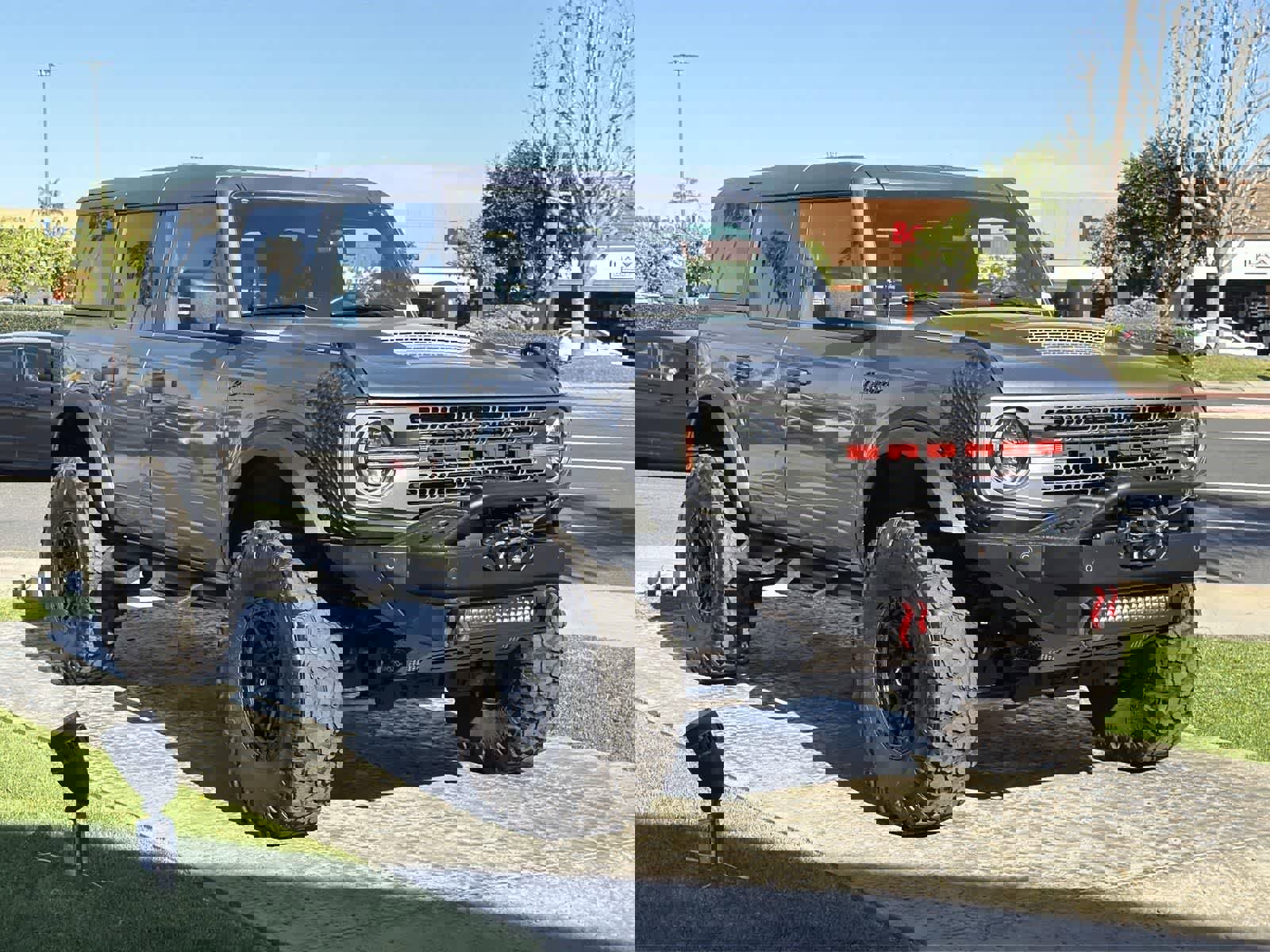 Used 2023 Ford Bronco Badlands image 8