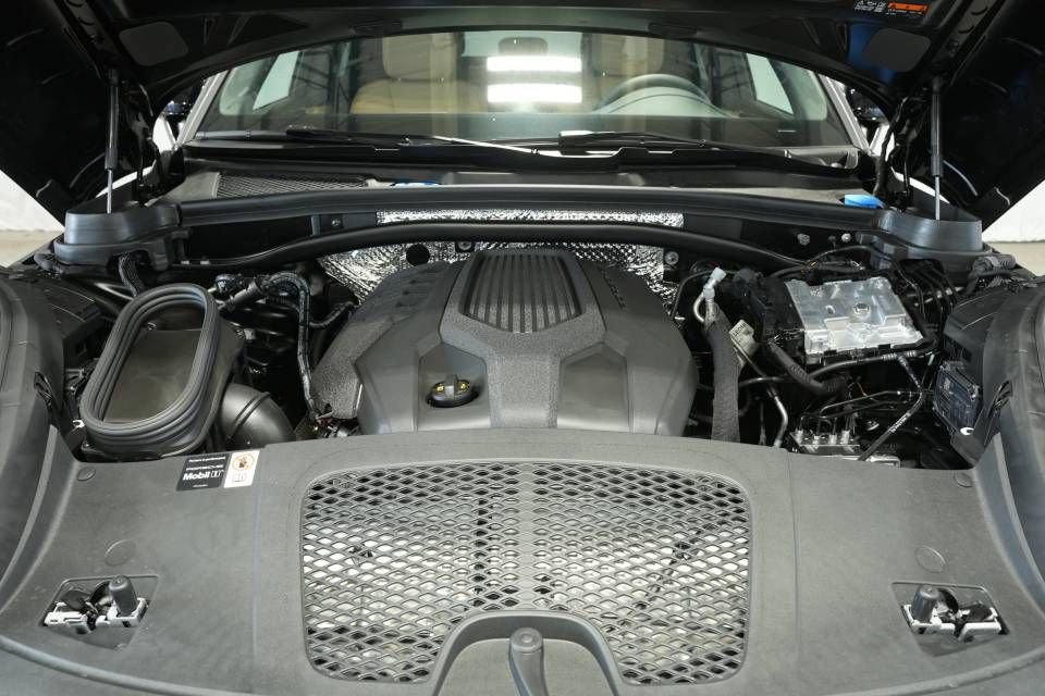 Certified 2026 Porsche Macan AWD/4WD image 30