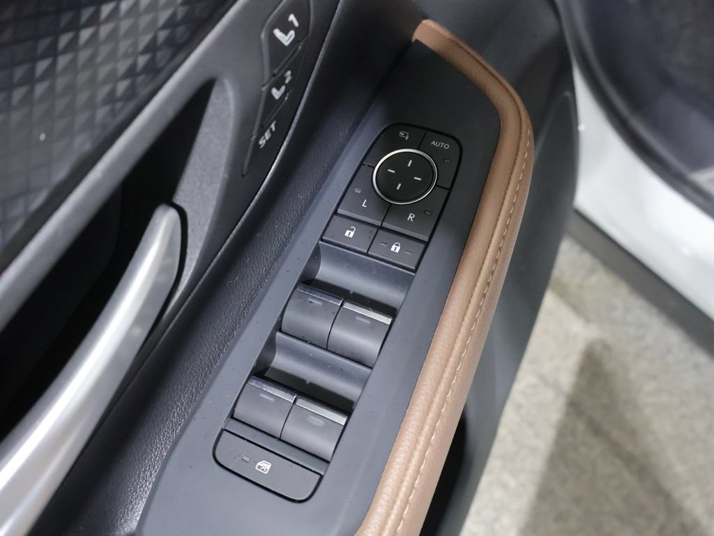 Used 2025 Toyota Grand Highlander AWD Hybrid image 14