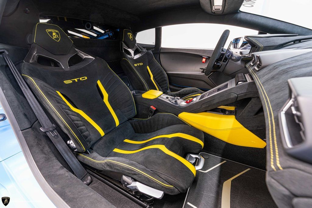 Used 2022 Lamborghini Huracan STO image 23