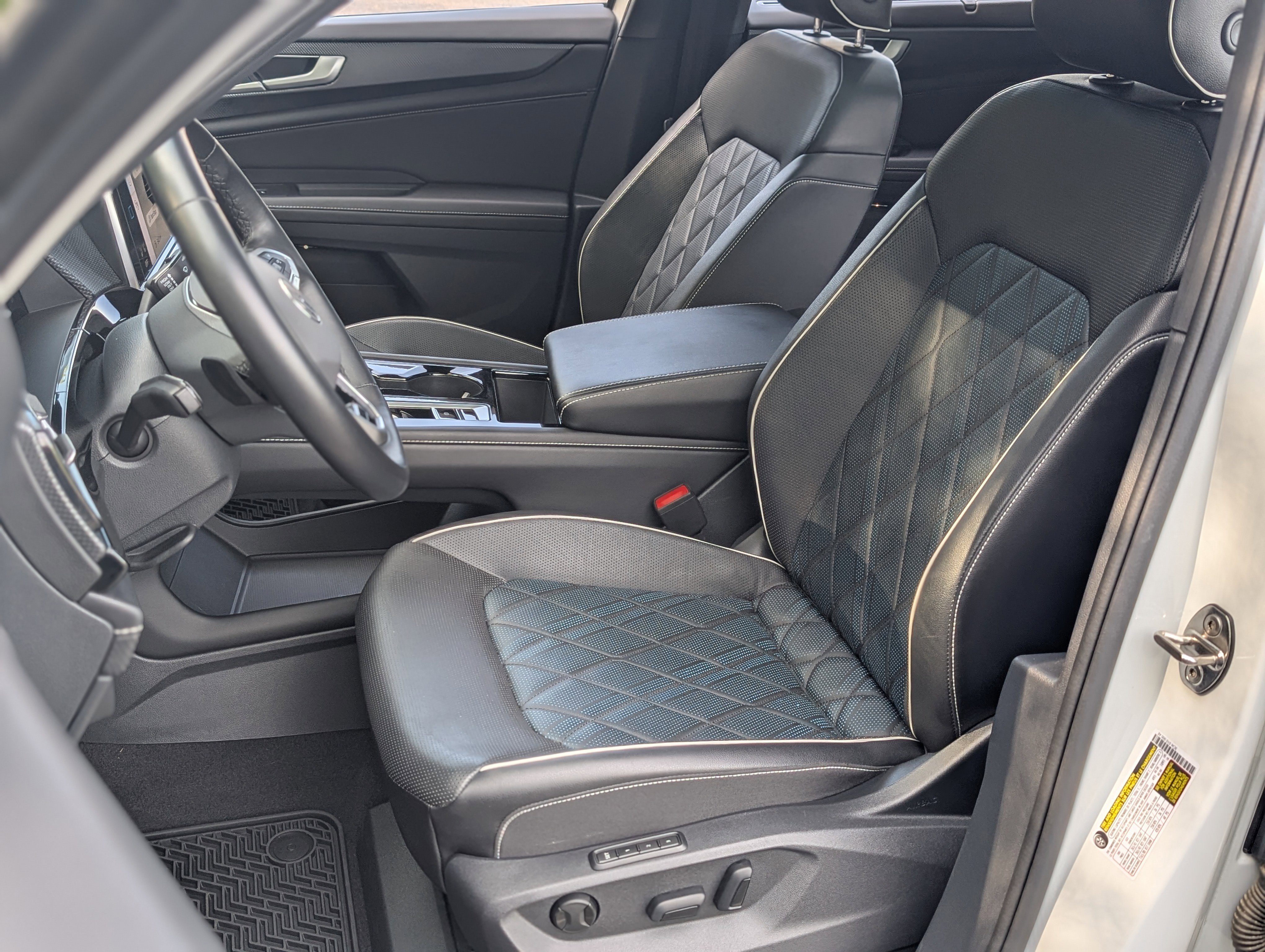 Used 2024 Volkswagen Atlas Cross Sport SEL Premium R-Line image 14