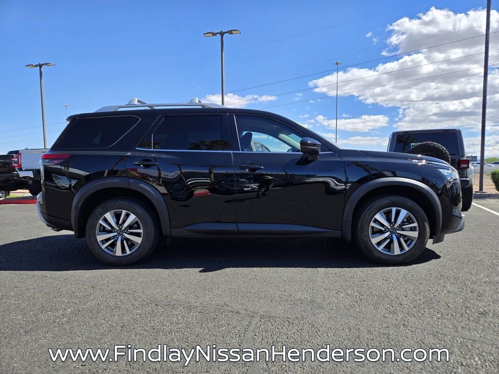 Used 2025 Nissan Pathfinder SL FWD image 7