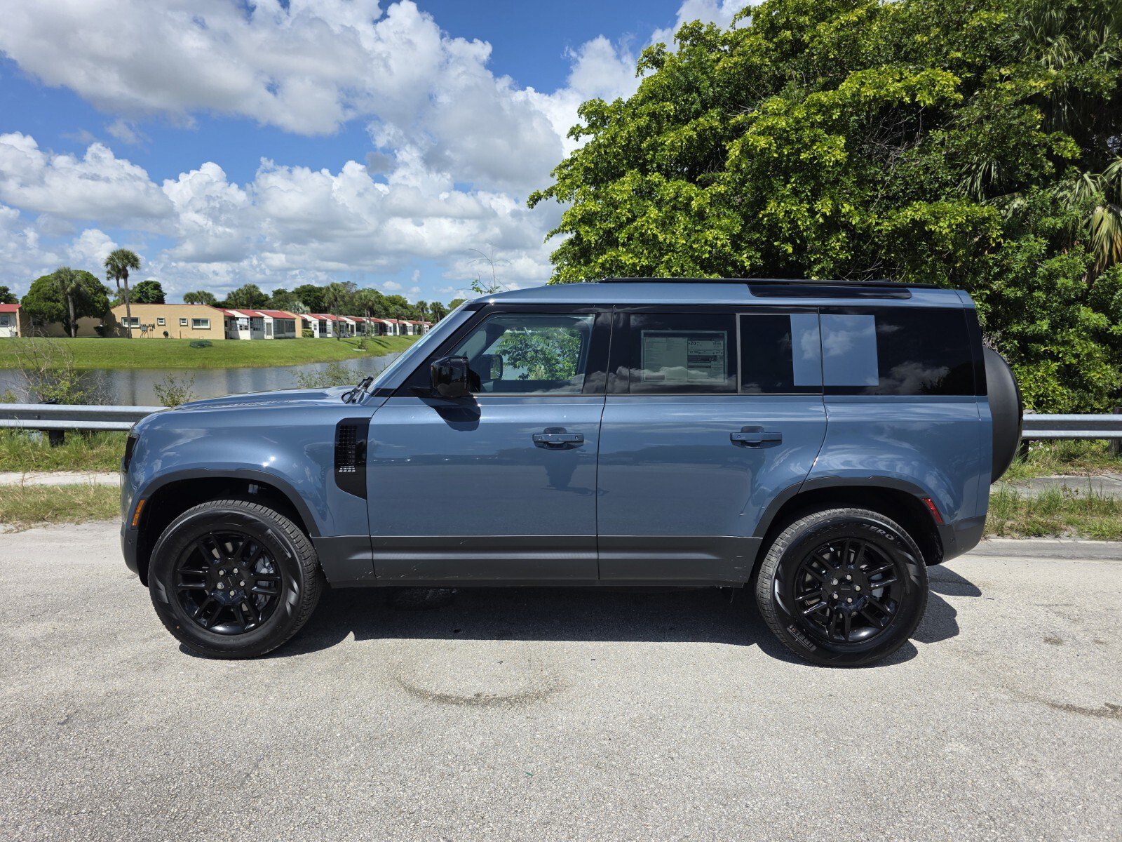 New 2026 Land Rover Defender 110 S AWD/4WD image 7