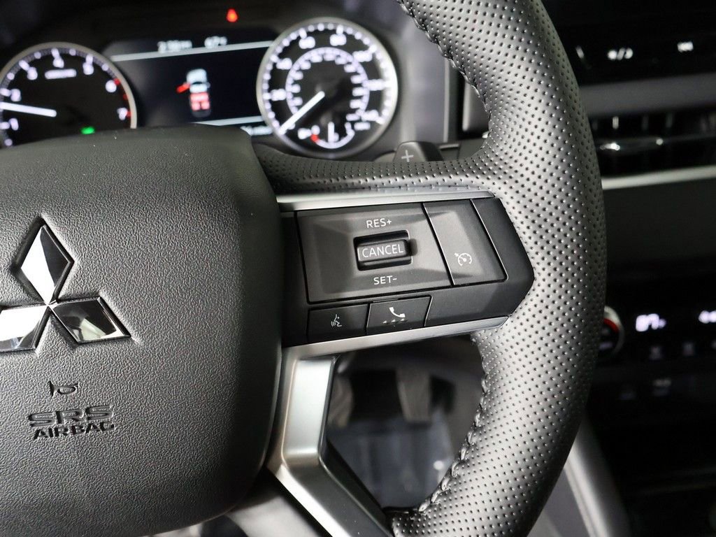 New 2026 Mitsubishi Outlander LE FWD image 35
