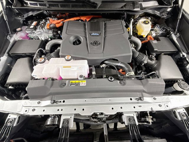 New 2026 Toyota Sequoia Platinum w/ TRD Off-Road Package AWD/4WD image 31