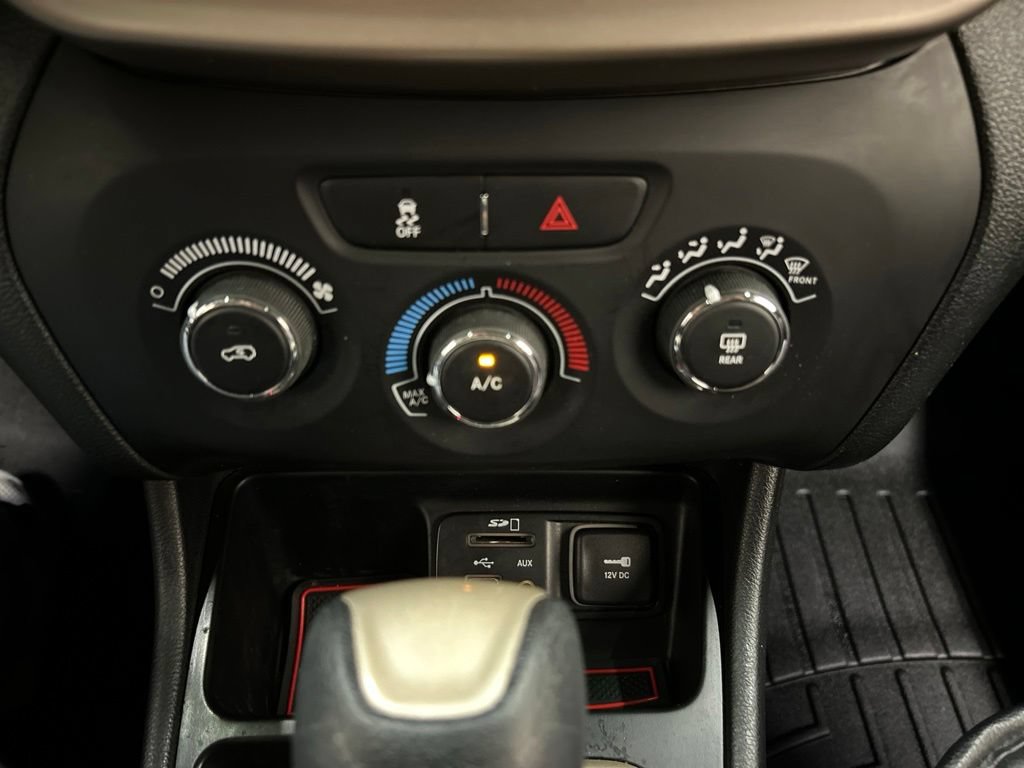 Used 2016 Jeep Cherokee Sport FWD image 22