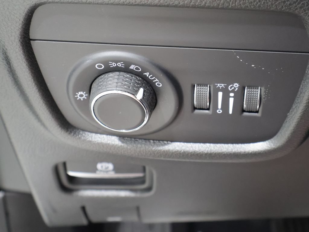 Certified 2023 Jeep Grand Cherokee Altitude AWD/4WD image 34