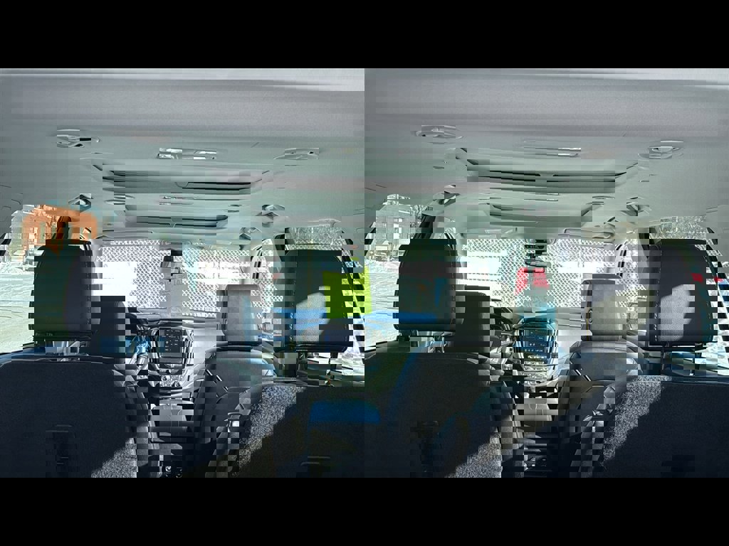 Used 2021 Chevrolet Traverse Premier w/ Redline Edition AWD/4WD image 27