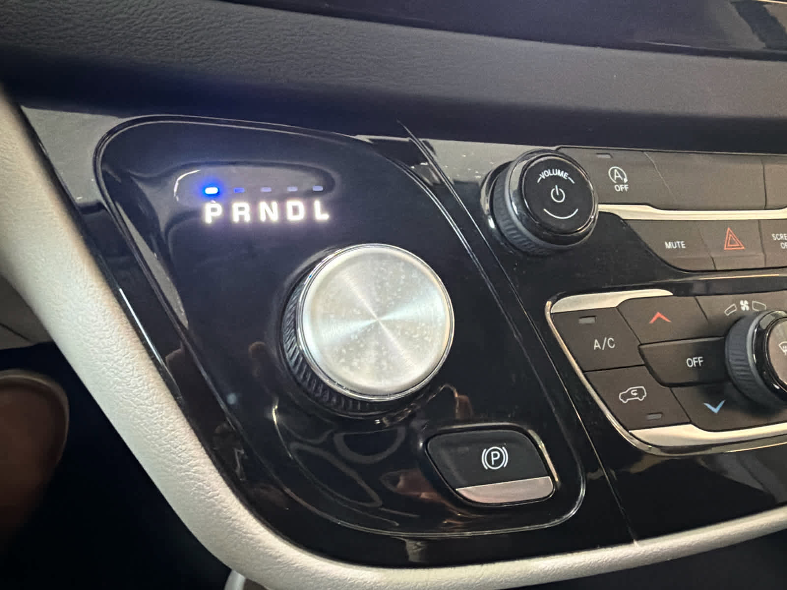 Used 2023 Chrysler Voyager LX FWD image 21