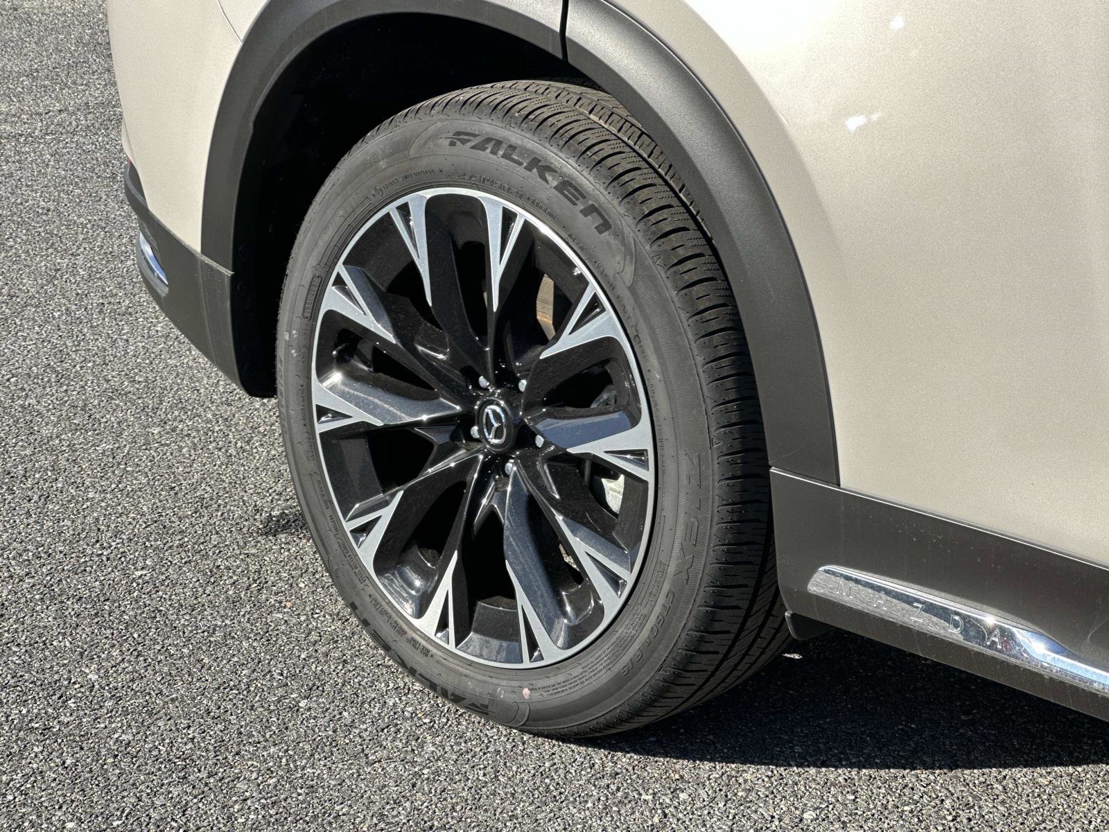 Used 2024 MAZDA CX-90 Plug-In Hybrid w/ Premium Pkg image 12