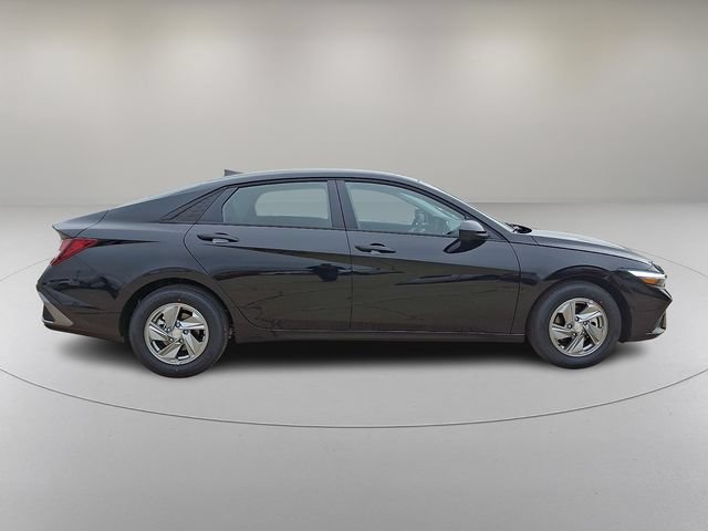 New 2026 Hyundai Elantra SE FWD image 8