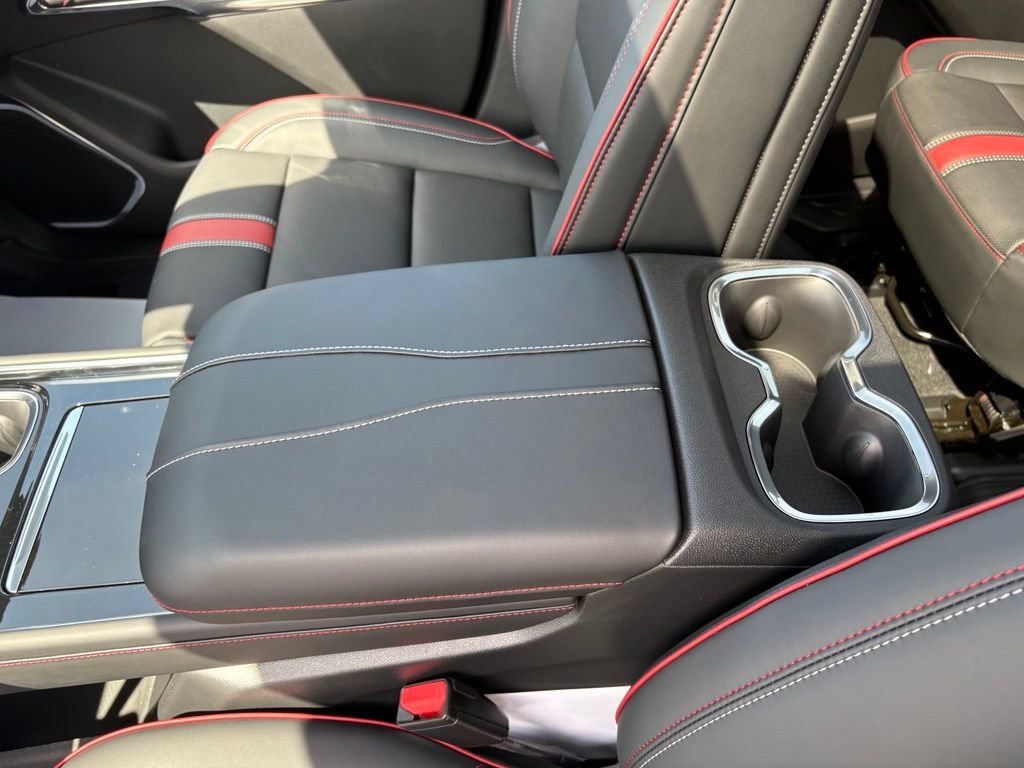 New 2027 Chevrolet Traverse RS w/ LPO, Floor Liner Package AWD/4WD image 38