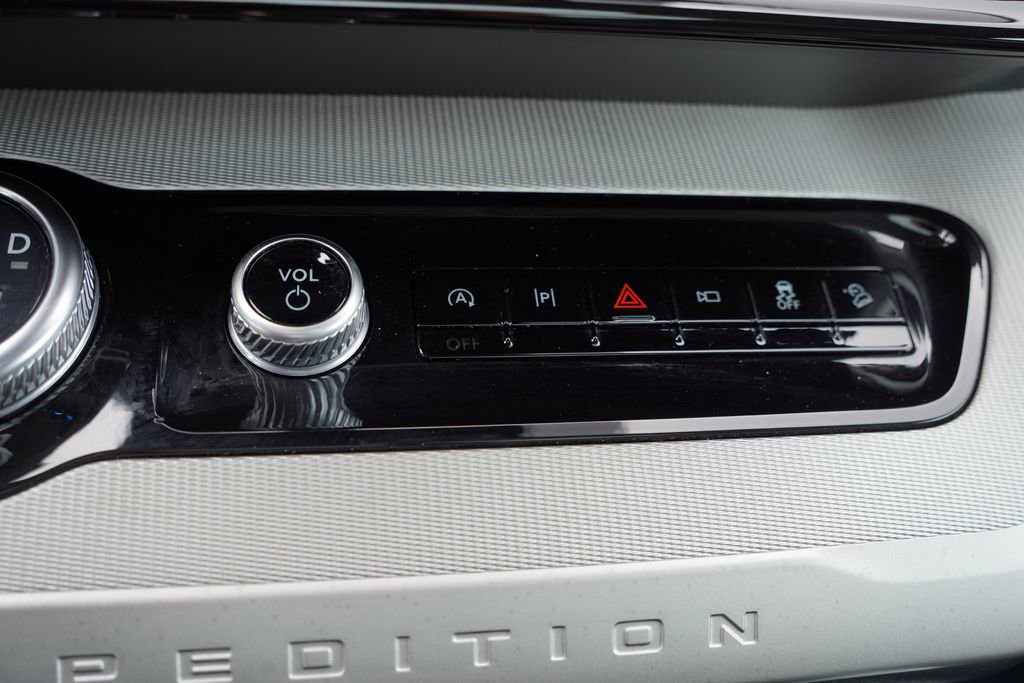 Used 2025 Ford Expedition Active AWD/4WD image 34