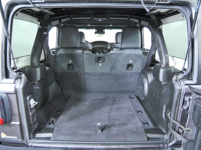 Used 2025 Jeep Wrangler Unlimited Rubicon AWD/4WD image 9