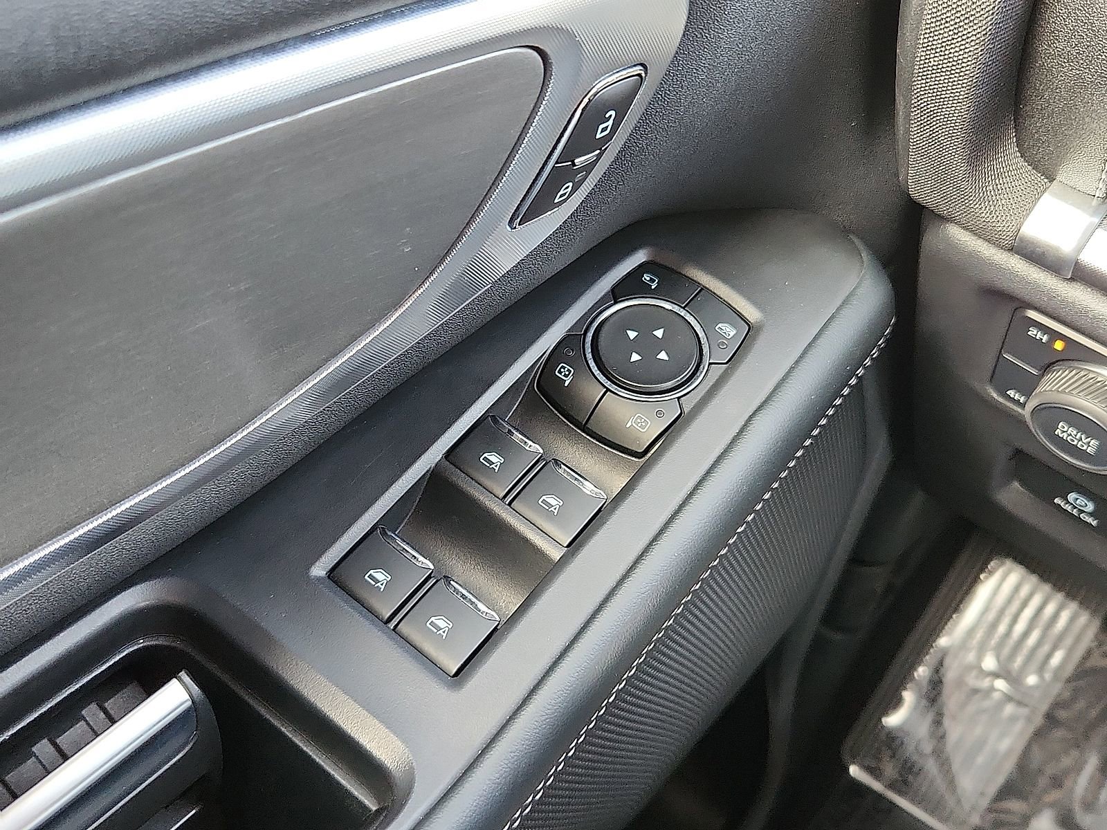 Used 2025 Ford Expedition Platinum image 19