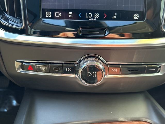 Used 2025 Volvo V60 B5 Cross Country Plus image 25