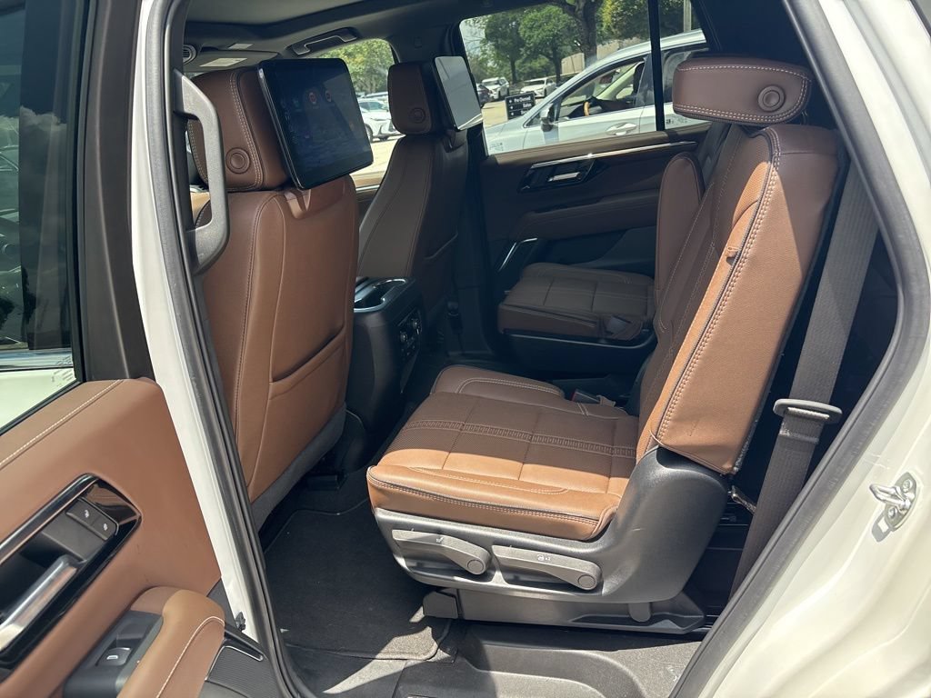Used 2025 Chevrolet Tahoe High Country AWD/4WD image 20
