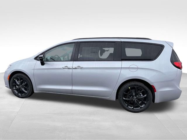 New 2026 Chrysler Pacifica Limited image 4