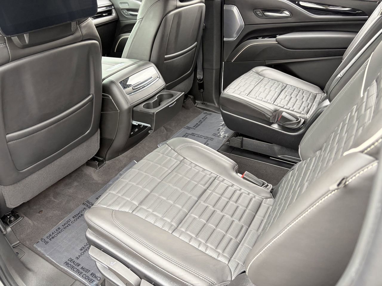 Certified 2024 Cadillac Escalade ESV V w/ Heavy-Duty Trailer Package image 18