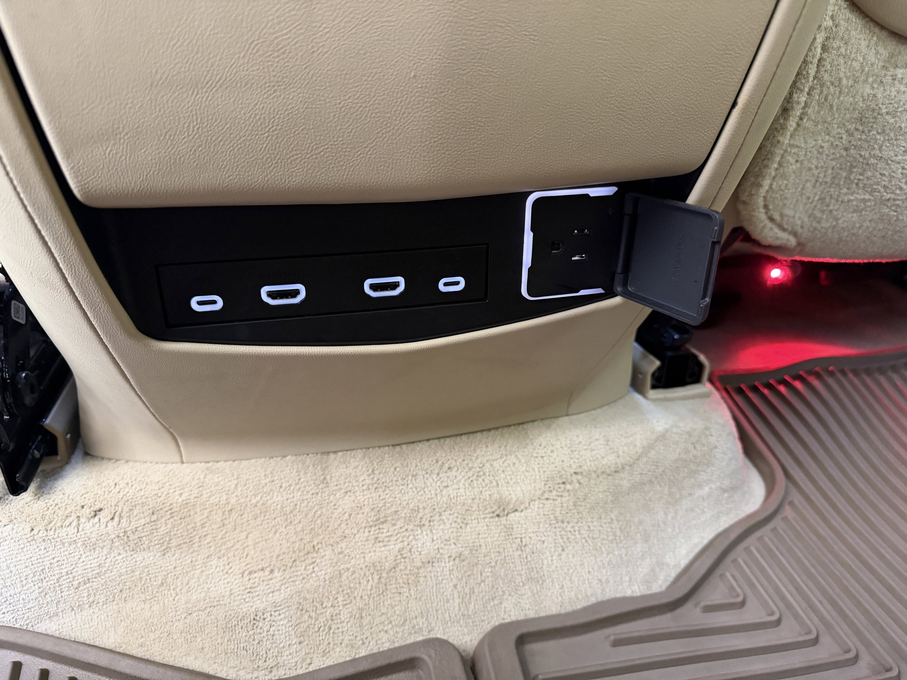 Used 2021 Cadillac Escalade ESV Premium Luxury w/ LPO, Illumination Package image 22