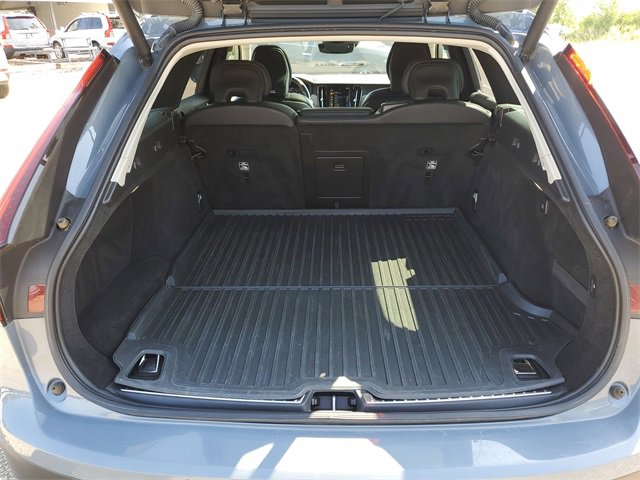 Used 2021 Volvo V90 T6 Cross Country image 31