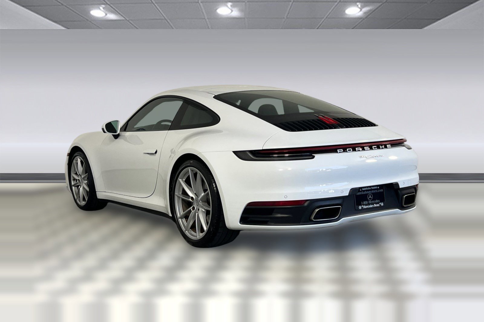 Used 2023 Porsche 911 Carrera image 3
