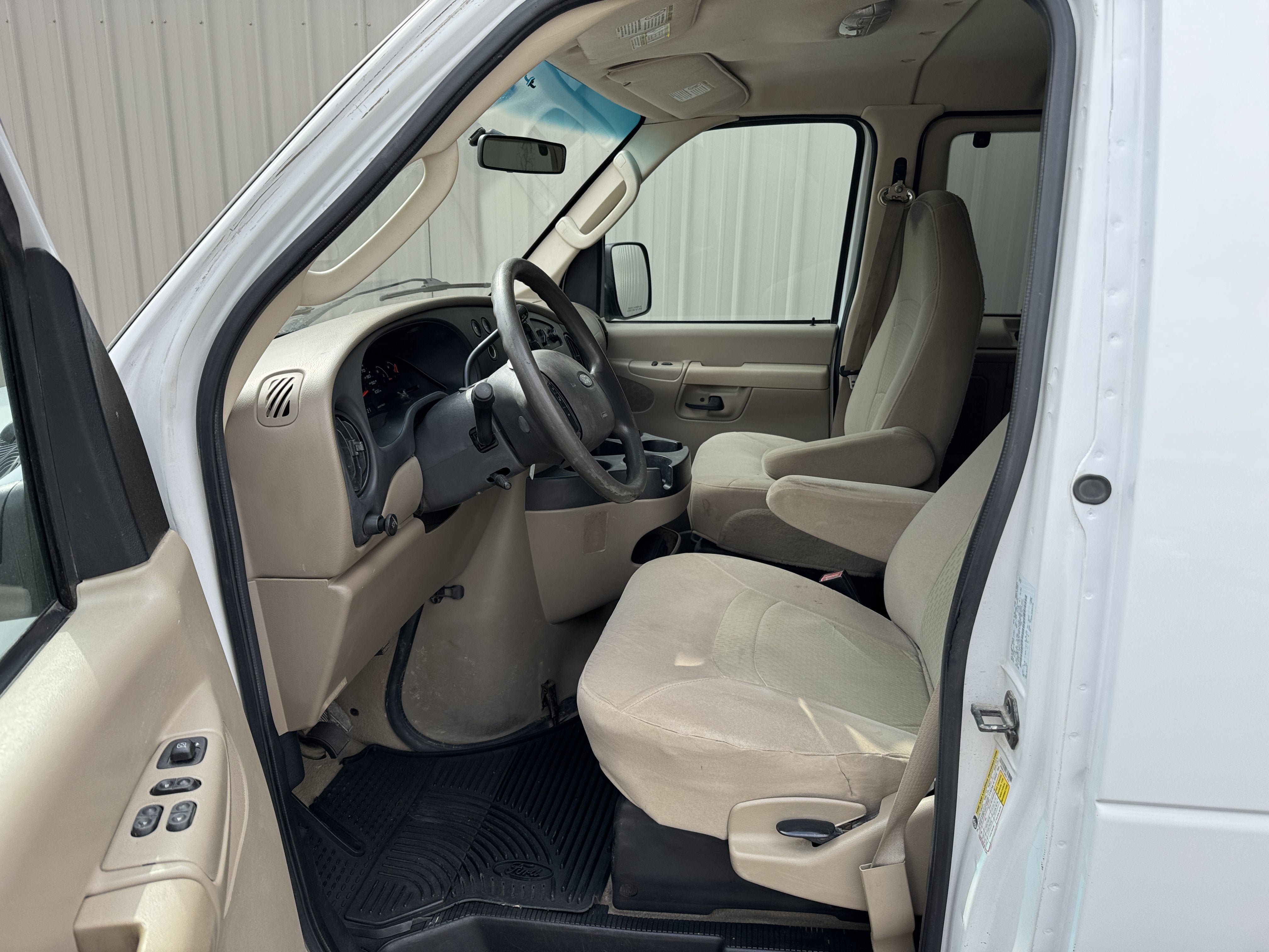Used 2008 Ford E-350 and Econoline 350 XL RWD image 9