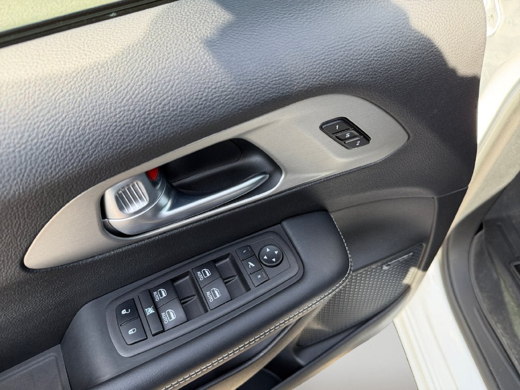 Used 2024 Chrysler Pacifica Limited w/ Uconnect Theater Family Group AWD/4WD image 21