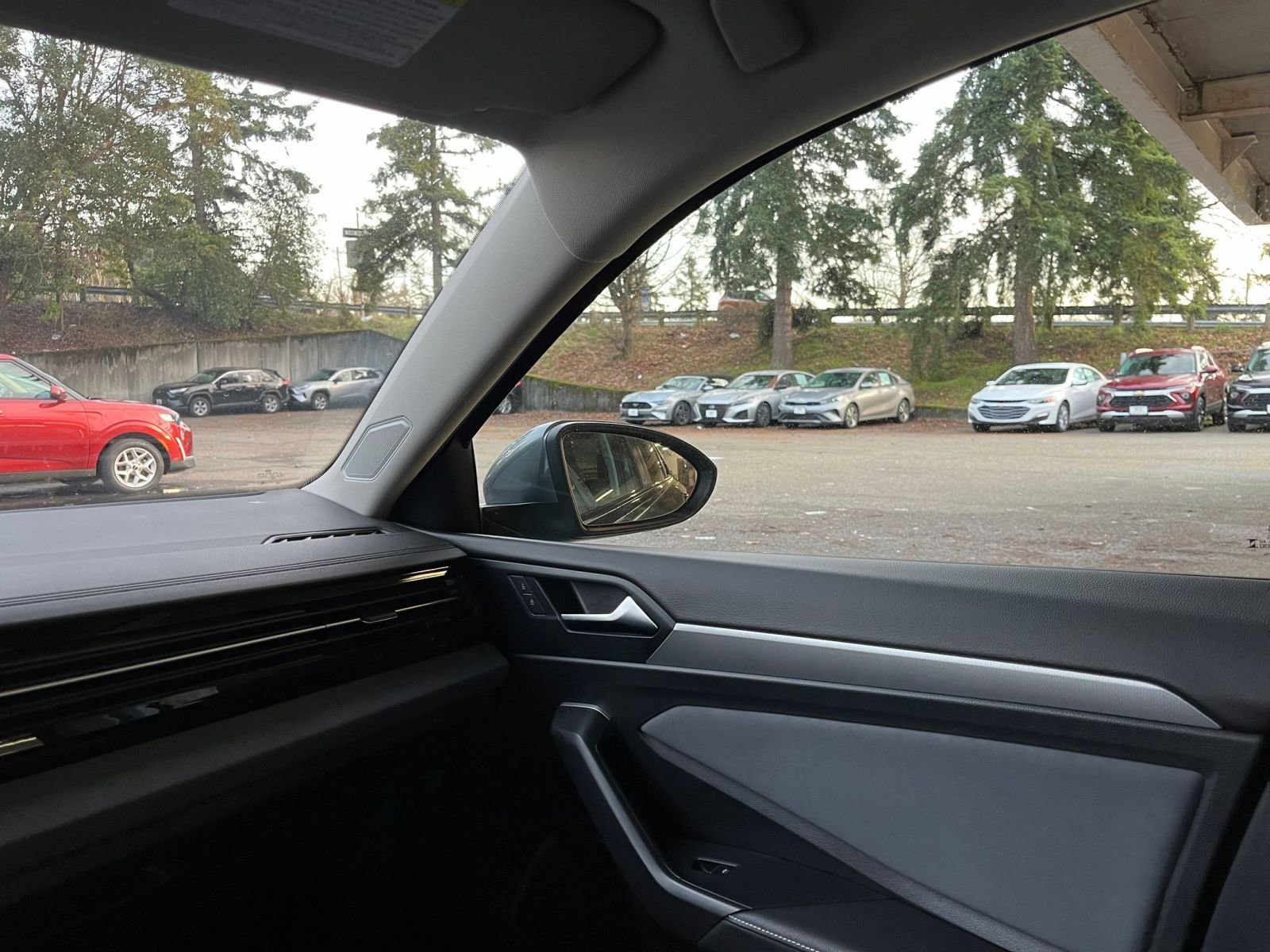 Used 2025 Volkswagen Jetta SE image 36