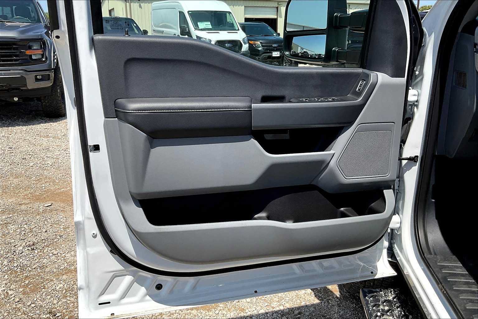 Used 2024 Ford F350 XLT w/ XLT Value Package AWD/4WD image 8