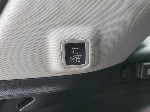 Used 2023 Jeep Grand Cherokee Laredo w/ Luxury Tech Group I image 11