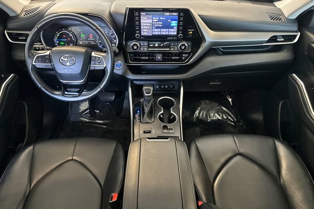 Used 2020 Toyota Highlander XLE AWD/4WD image 17