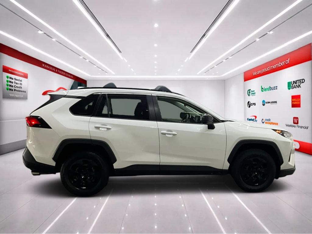Used 2019 Toyota RAV4 LE FWD image 8