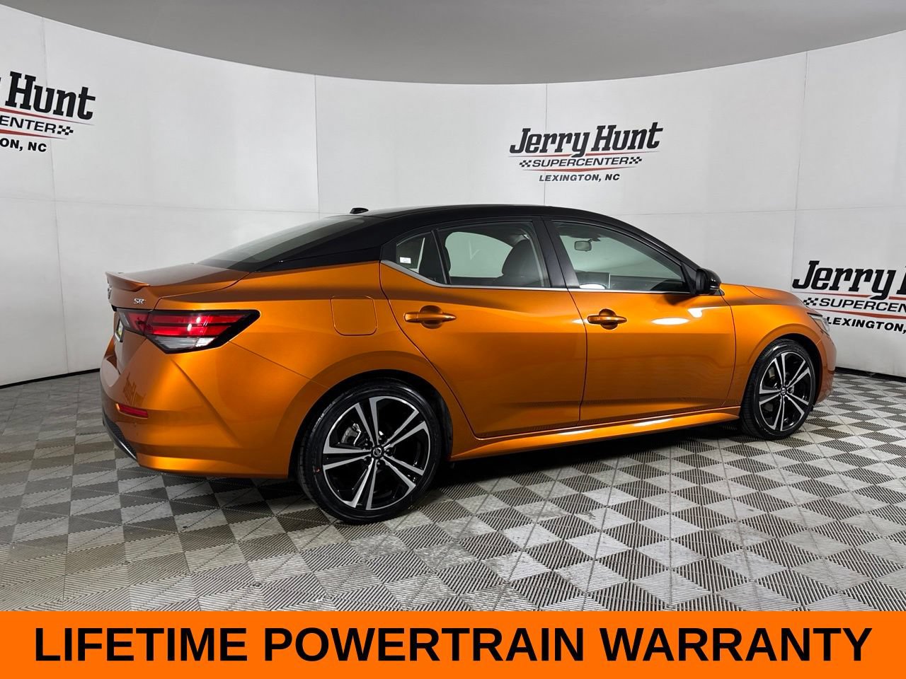 Used 2023 Nissan Sentra SR w/ SR Premium Package FWD image 5