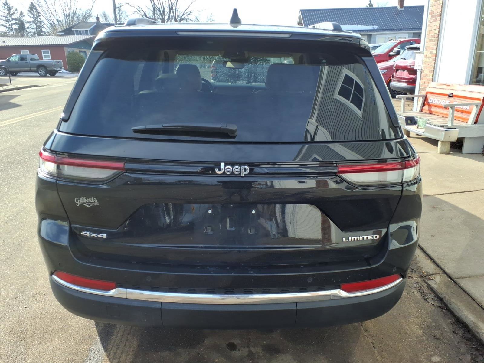 Used 2022 Jeep Grand Cherokee Limited w/ Trailer Tow Prep Group (B) AWD/4WD image 6
