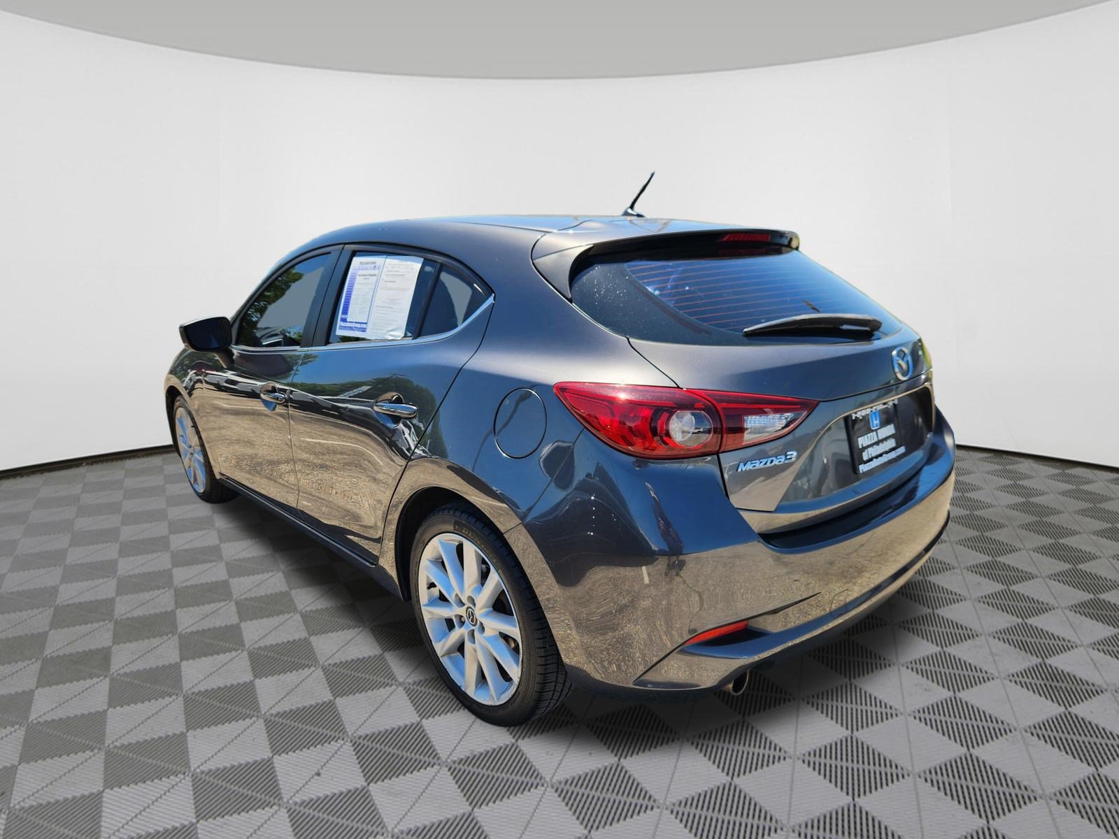 Used 2017 MAZDA MAZDA3 Touring FWD image 3