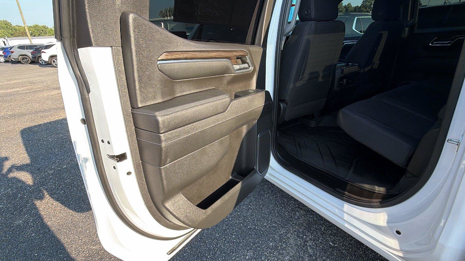 Used 2023 Chevrolet Silverado 1500 LT AWD/4WD image 19