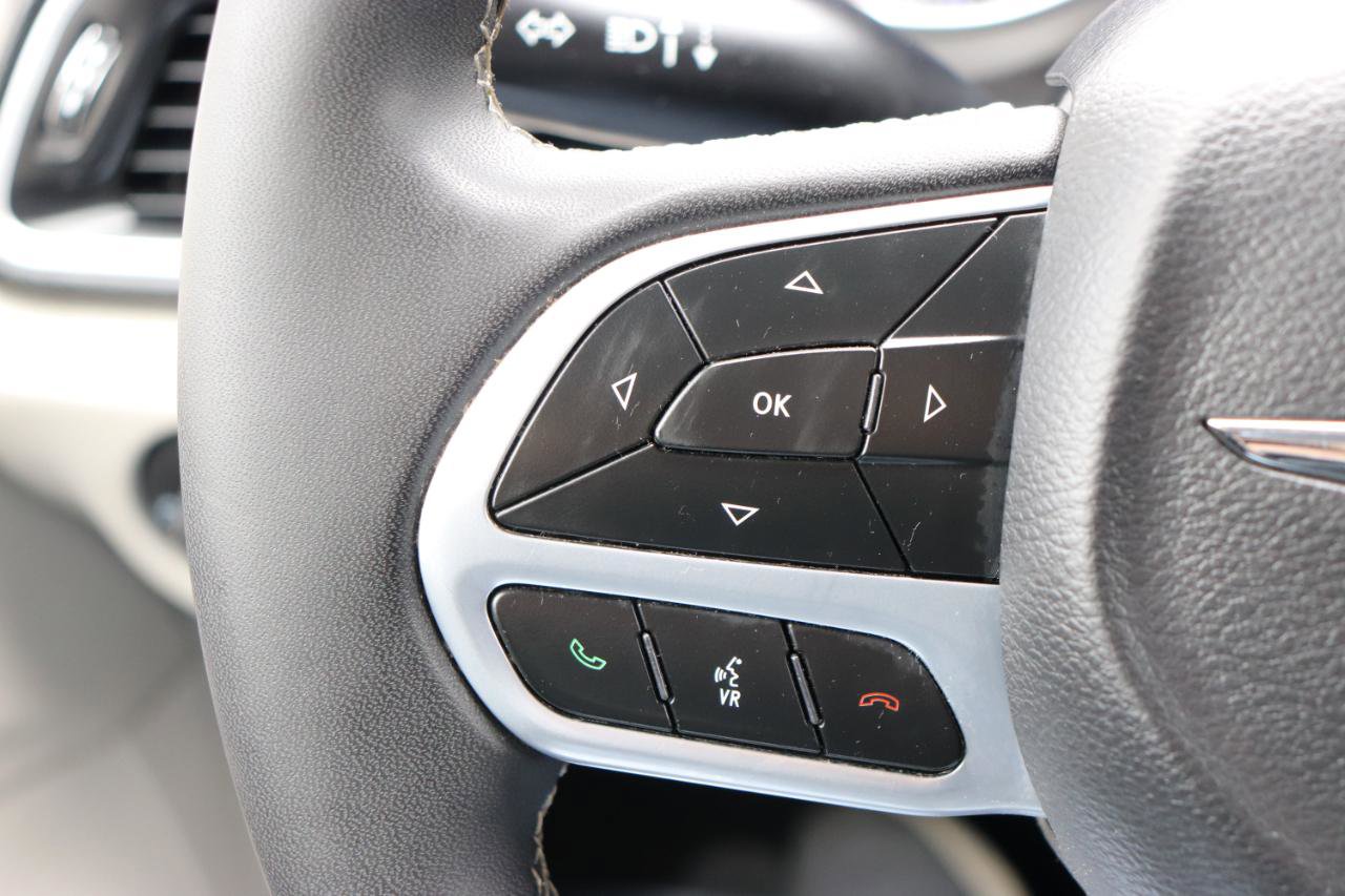 Used 2023 Chrysler Pacifica Touring-L image 35