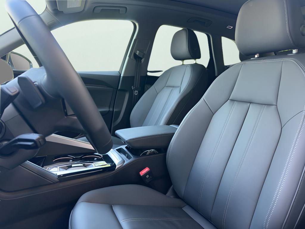 Used 2025 Audi Q5 Premium w/ Convenience Package image 24