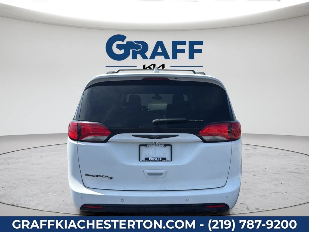 Used 2020 Chrysler Pacifica Touring-L w/ Premium Audio Group FWD image 6