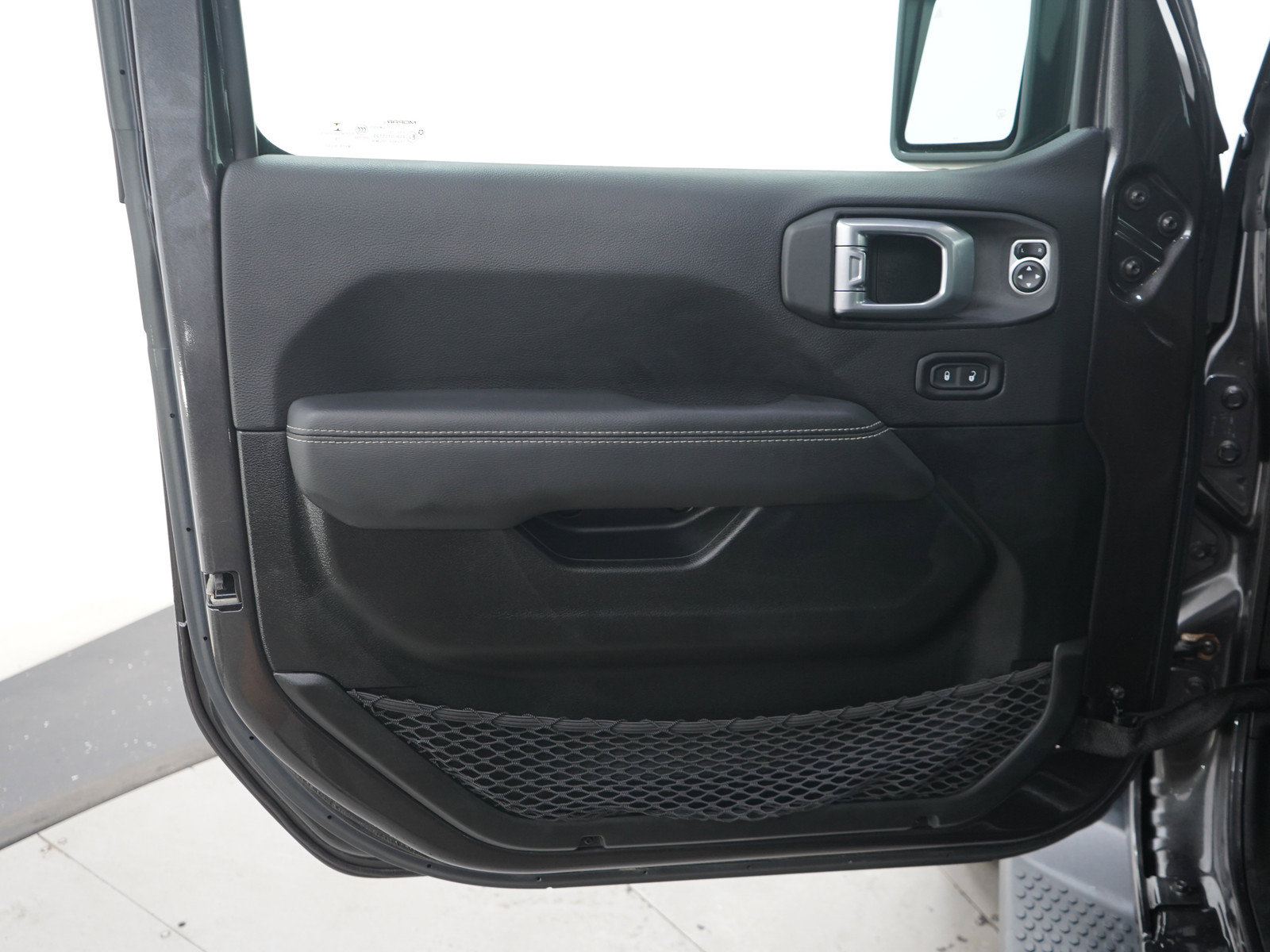 Used 2020 Jeep Wrangler Unlimited Sahara AWD/4WD image 21
