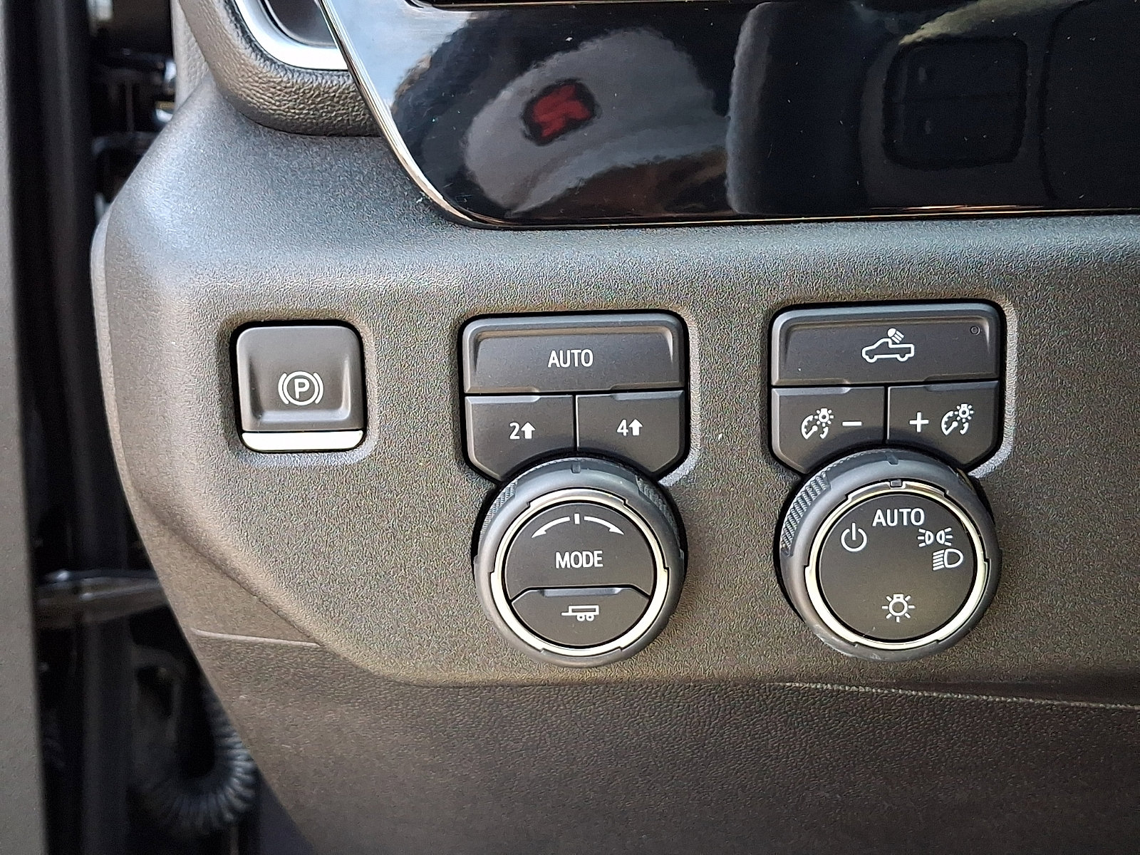Used 2024 Chevrolet Silverado 1500 LT AWD/4WD image 25