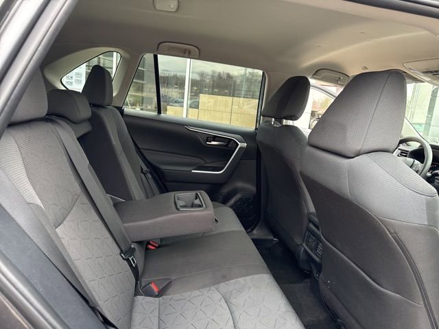 Used 2025 Toyota RAV4 XLE AWD/4WD image 29