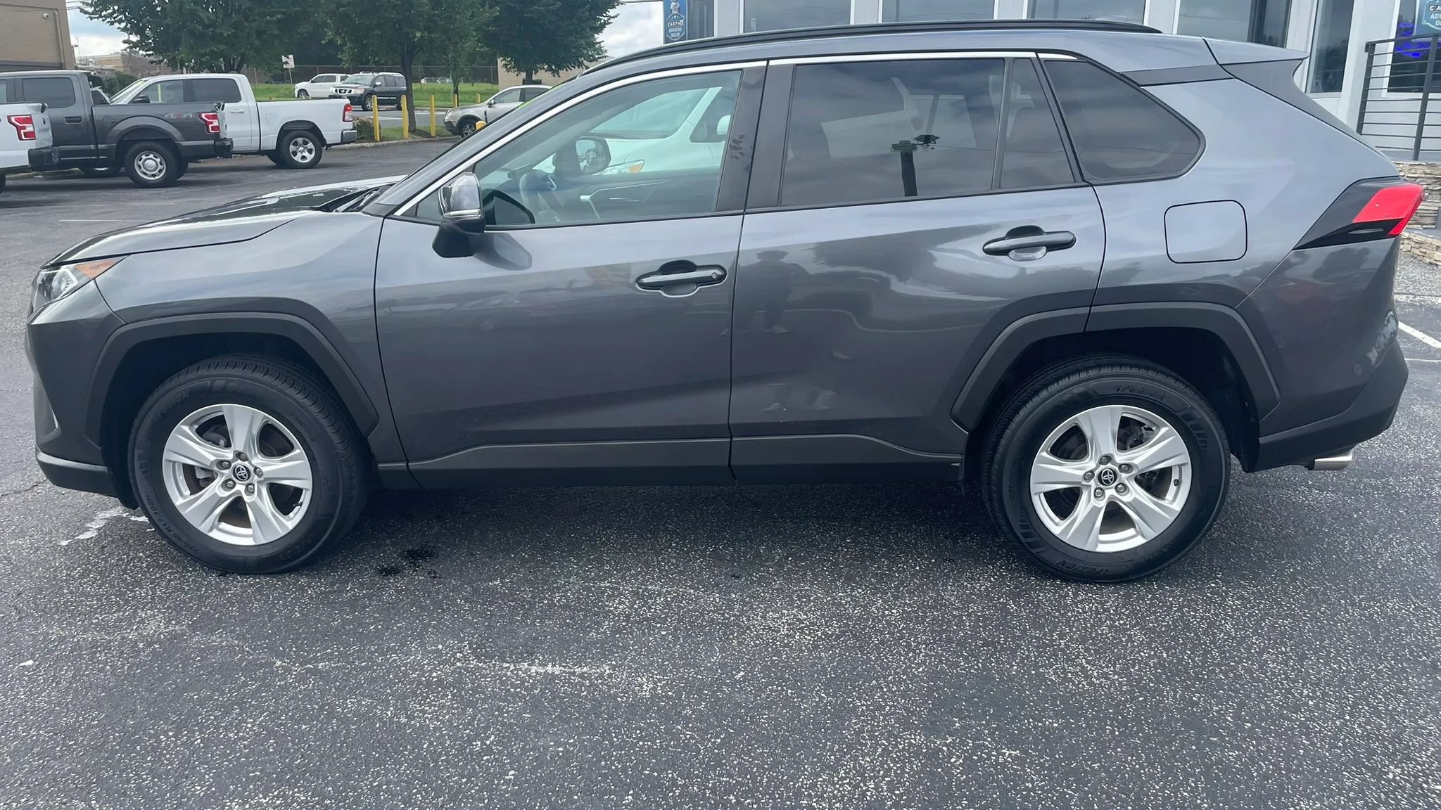 Used 2021 Toyota RAV4 XLE AWD/4WD image 8