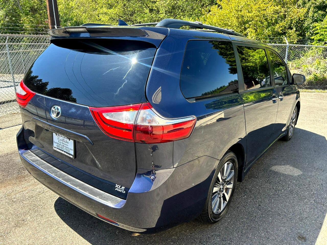 Used 2018 Toyota Sienna XLE AWD/4WD image 5